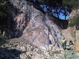 Finalitzen els treballs per estabilitzar el talús de la cala d'Aigua Xelida, a Tamariu