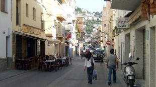 Roses reurbanitzarà el carrer Sant Sebastià per a modernitzar el sector comercial