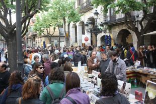 Llibres i roses tornen a desafiar la crisi aquesta Diada