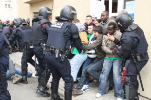 La PAH vol denunciar els Mossos d'Esquadra per la seva actuació en el desnonament de Salt