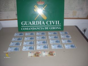 Intercepten a La Jonquera un vehicle amb 7.940 euros falsificats 
