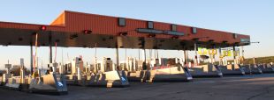 Abertis decidirà abans de diumenge si obre els peatges de l'autopista