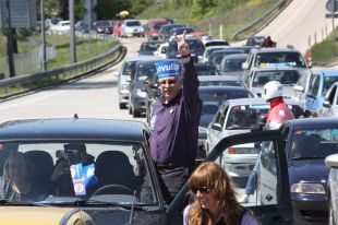 Centenars de vehicles passen sense pagar el peatge de Girona Sud