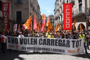 Unes 2.000 persones es manifesten a Girona clamant contra les retallades i l'atur 