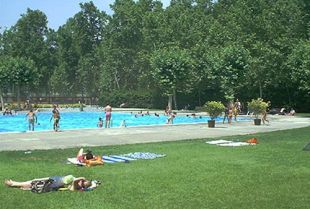Abonar la taxa d'inscripció a les piscines de Girona serà un 50% més barat