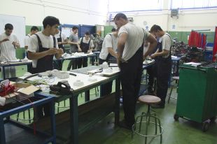 Un de cada quatre estudiants titulats en FP té més de 25 anys