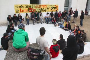 Estudiants de la Universitat de Girona ocupen el rectorat