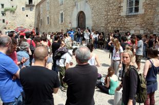 Un centenar de persones protesten contra el desallotjament de la UdG 