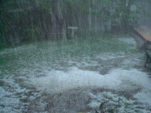 Les tempestes recorren el nord de Catalunya deixant calamarsades en alguns punts