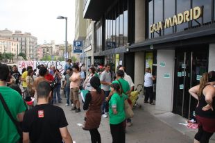 Una vuitantena de persones es concentren a Girona per protestar contra el rescat de Bankia