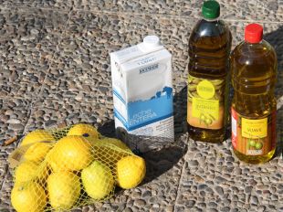 Unió de Pagesos protesta repartint productes agraris catalans per exigir preus justos a la gran distribució