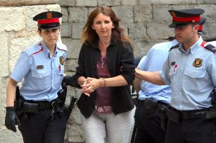 La infanticida de Lloret s'empolainava mentre la policia la custodiava 