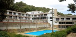 Cinc menors intoxicats lleus per una fuita de clor en una piscina d'una casa de colònies