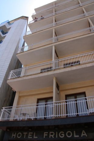 Mor un jove de 20 anys en caure des d'un setè pis mentre feia 'balconing'