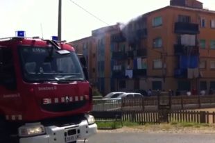 Incendi sense conseqüències al balcó d'un pis de Girona