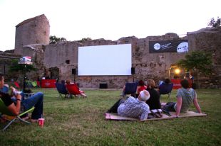 Torna el cinema a la fresca de la Ciutadella de Roses
