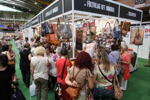 Unes 5.000 persones passen pel primer 'Interquilt' de Girona