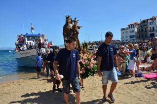 Multitudinari seguiment de la Festa del Carme a l'Escala