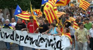 Mig miler de persones marxen per la independència a Figueres