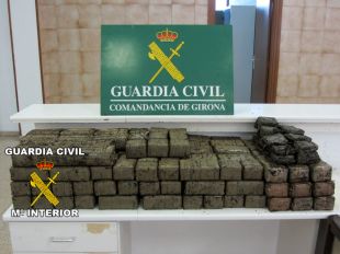 Decomissen a la Jonquera 145 quilos d'haixix en el maleter d'un cotxe