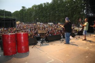 Més de 10.000 ànimes independentistes s'apleguen a Girona