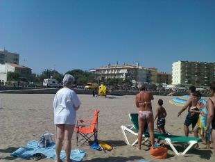 Mor un home d'una aturada cardíaca a la platja de Riells de l'Escala