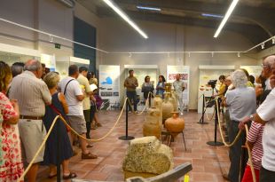 Localitzen un document que situa al 1591 el primer edifici del nucli urbà de l'Escala