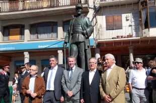 Puigcerdà recupera l'estàtua del brigadier i heroi, Josep Cabrinetty