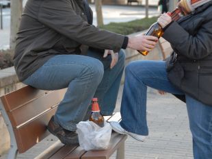 Més de la meitat dels gironins atesos per primer cop per drogodependències són addictes a l'alcohol