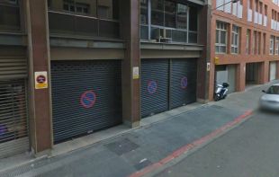 Cremen dos cotxes i tres motos en un incendi a un aparcament subterrani de Girona