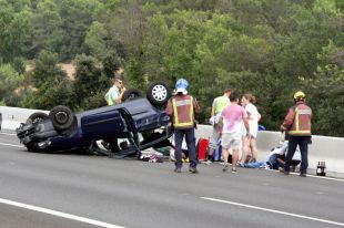 Un ferit lleu després de bolcar un vehicle a l'AP-7, a Vilademuls