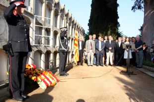 Clam independentista en l'ofrena floral al president Josep Irla a Girona