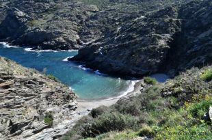 Mor un escalador en caure per un penya-segat a prop de Cadaqués