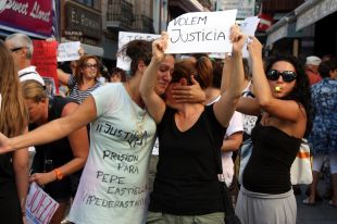 Uns 200 veïns de Lloret reclamen presó per un monitor acusat d'abusar menors 