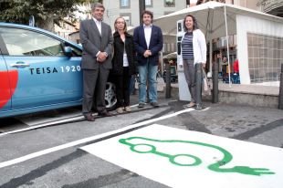 Ripoll posa en marxa el primer punt públic d'abastament per a vehicles elèctrics