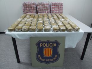 Detenen dues persones a la Jonquera que transportaven més de 80 quilos d'haixix 