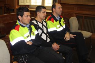 Condemnat per haver agredit uns mossos i amenaçar-los de cremar-los amb benzina a Palamós 