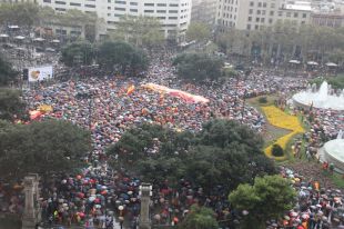 La 'majoria silenciosa' concentrada a Barcelona es xifra en 6.000 persones