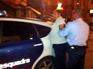 Troben un home mort per arma blanca en una casa del centre d'Olot