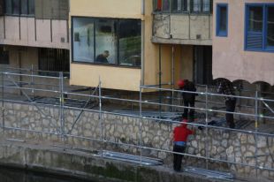 El tripartit de Girona descarta demanar al Govern que pagui tota la rehabilitació de les façanes de l'Onyar 