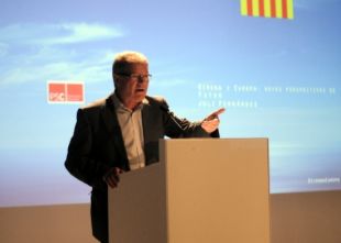 Fernàndez (PSC) reivindica que els polítics que acumulen càrrecs només cobrin un sou
