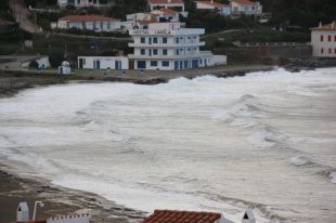 Alerta per onades de més 2,5 metres a la Costa Brava i la costa central