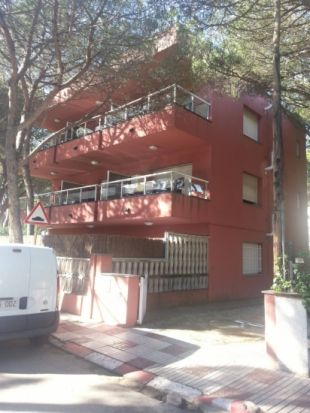 Detenen un home que va ferir la seva parella en un pis de Platja d'Aro