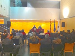 Santi Baró presenta el seu llibre 'Tres en ratlla' al Teatre Municipal de Roses
