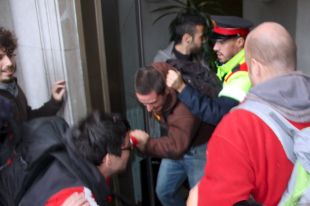 Exigeixen al Govern que retiri l'acusació pels aldarulls a la Cambra de Comerç de Girona del 2012