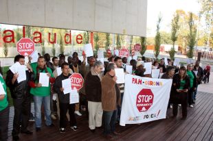 Entrada massiva d'escrits als Jutjats de Girona per aturar el drama dels desnonaments