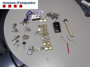 Detenen una dona acusada d'un robatori amb força en un domicili del Baix Empordà