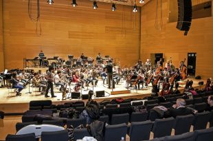 La Simfònica de Cobla i Corda de Catalunya meravella l'Auditori de Girona