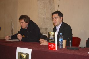 Mig centenar de persones acudeixen a la presentació de 'L'Últim Abat' a Besalú