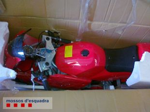 Detenen el responsable d'una deixalleria per comprar 18 minimotos robades